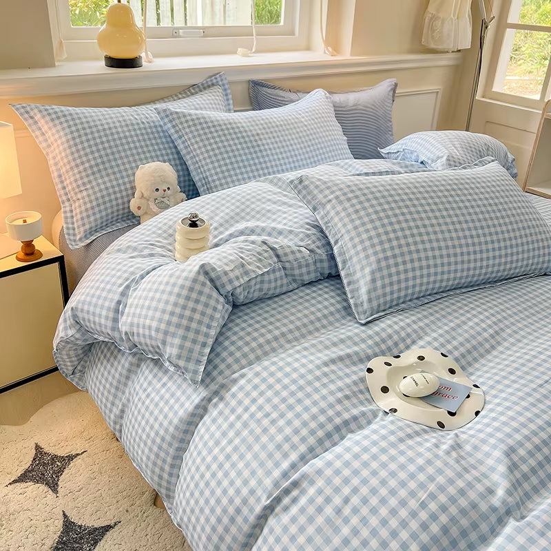 3Pcs Simple, Soft and Skin-Friendly Duvet Cover 3-Piece Set (1 Duvet Cover +2 Pillowcases) (Without Core) Modern and Breathable