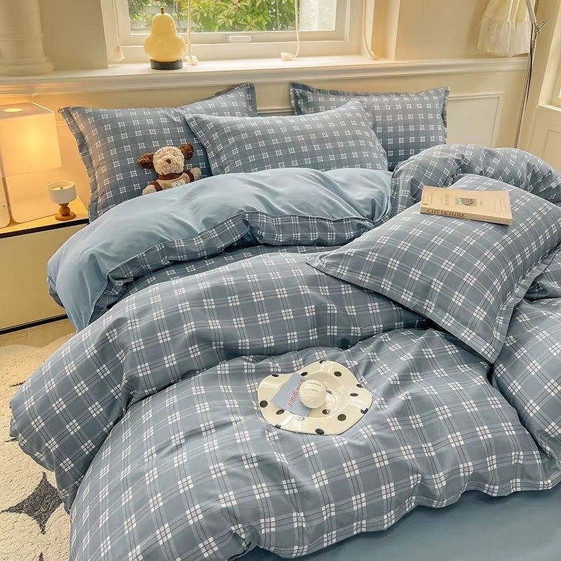 3Pcs Simple, Soft and Skin-Friendly Duvet Cover 3-Piece Set (1 Duvet Cover +2 Pillowcases) (Without Core) Modern and Breathable